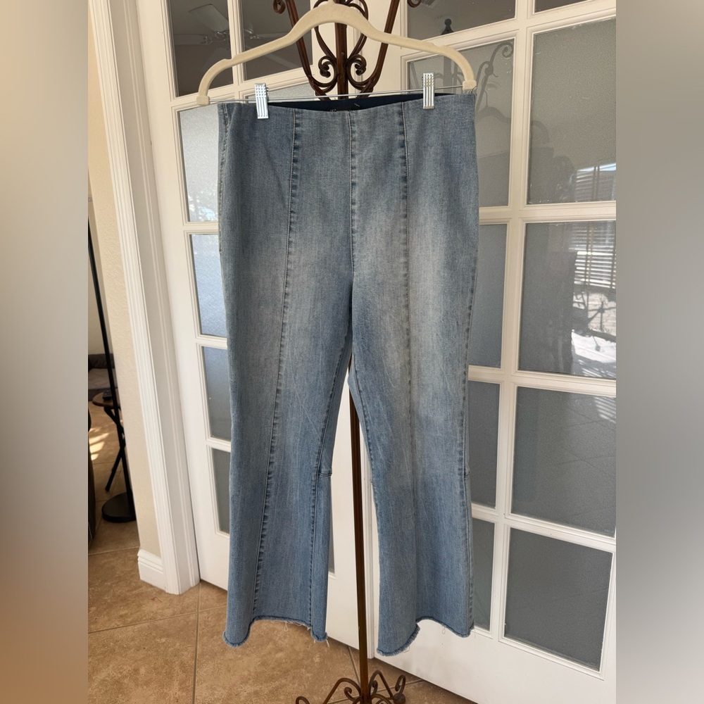 INC High Rise Crop Jeans – Women’s 12